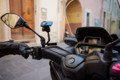 Podstawa montowana pod lusterko do skuterów i motocykli