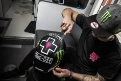 Środek Do Czyszczenia Wizjera, Gogli, Kasku Muc-off Helmet & Visior Cleaner
